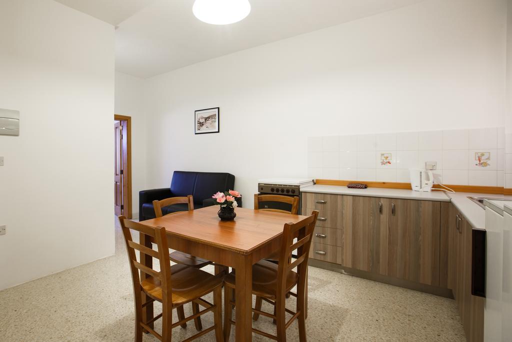 Dolphin Court Apartment Marsalforn Exterior foto