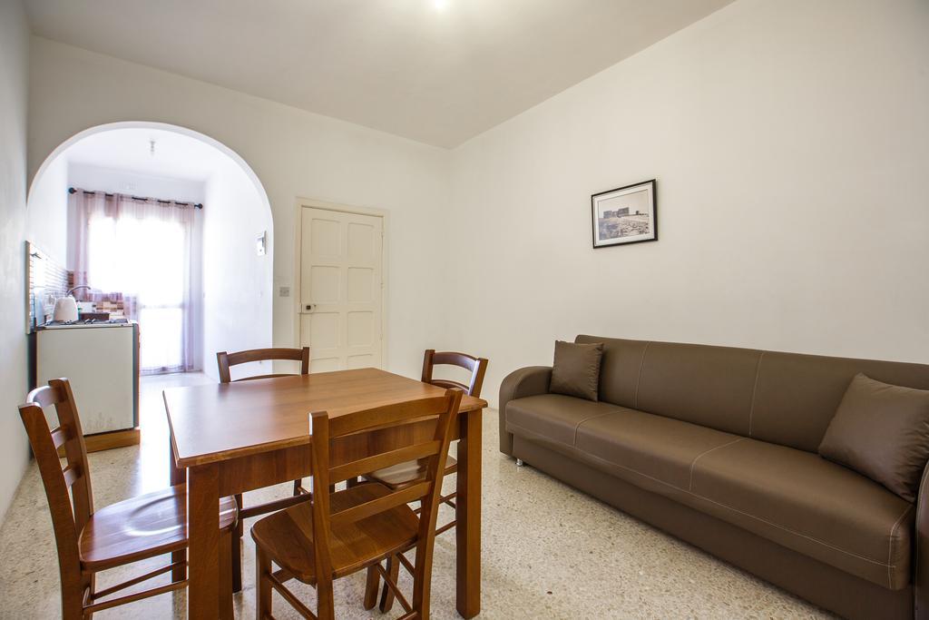 Dolphin Court Apartment Marsalforn Exterior foto